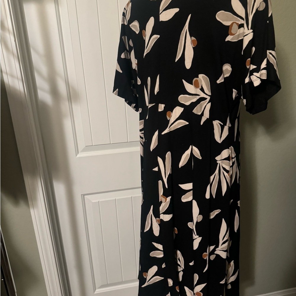 Masai size medium black floral short sleeve dress EUC - Picture 7 of 10